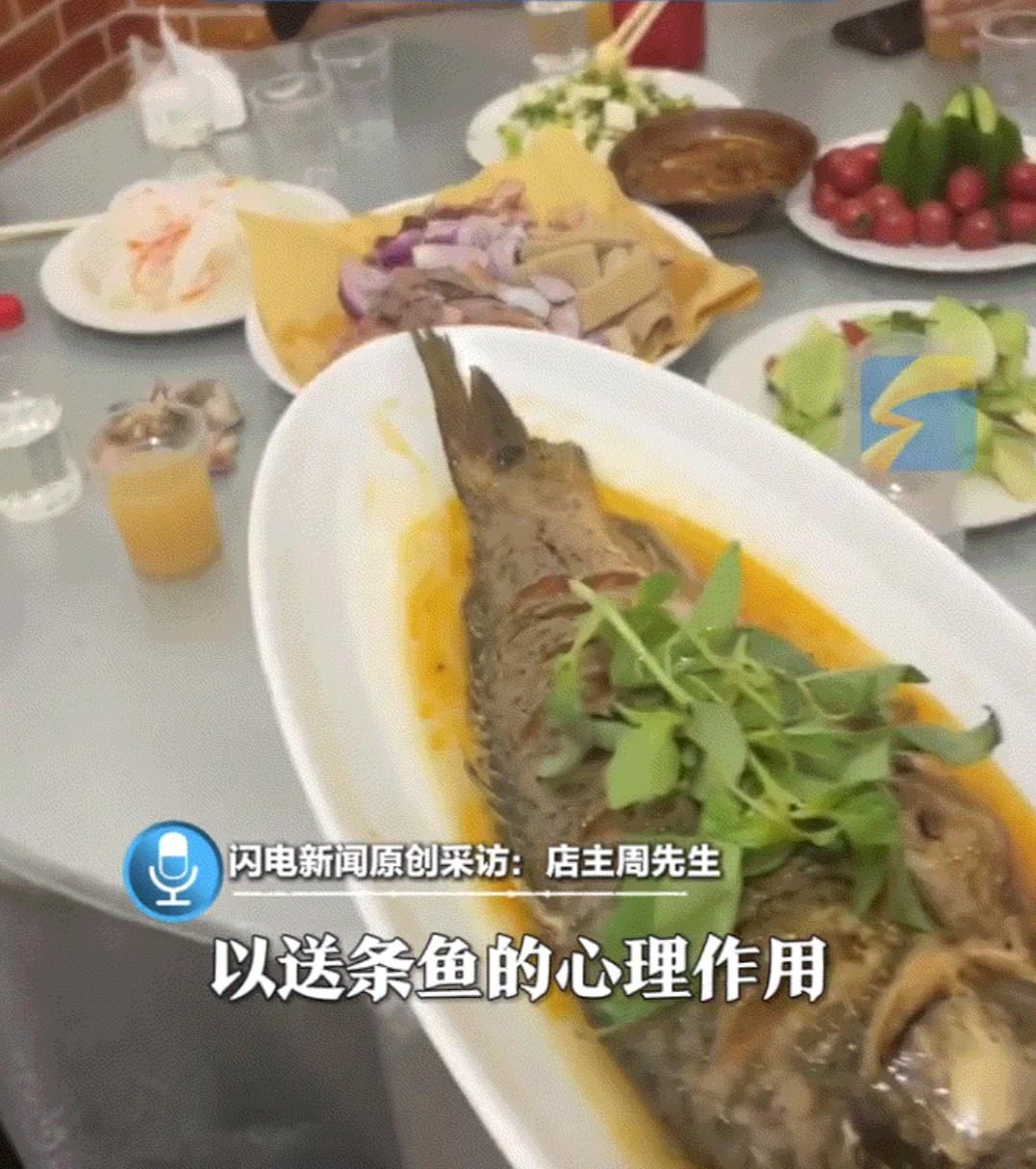 “这个饭店老板火了！”河南周口，男子家庭聚餐，带着一家老小到饭店去吃饭，可菜品上