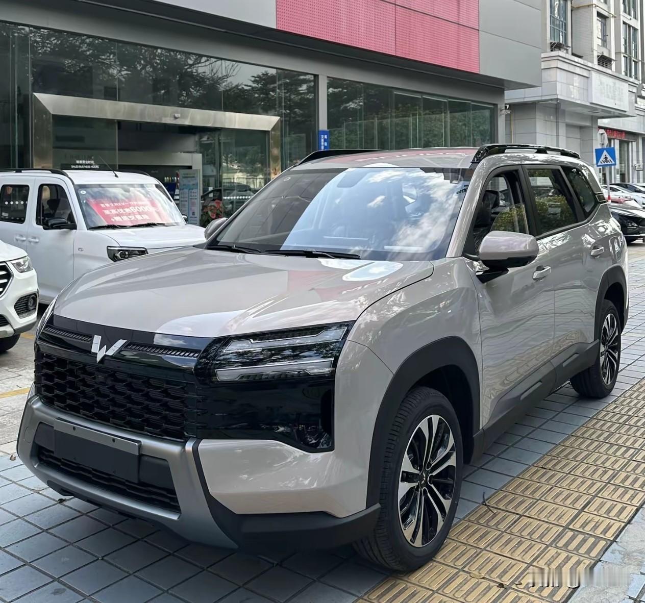 历经五年“跳票”，宏光侠最终以“星光560”之名正式落地。概念车所具有的硬派特质