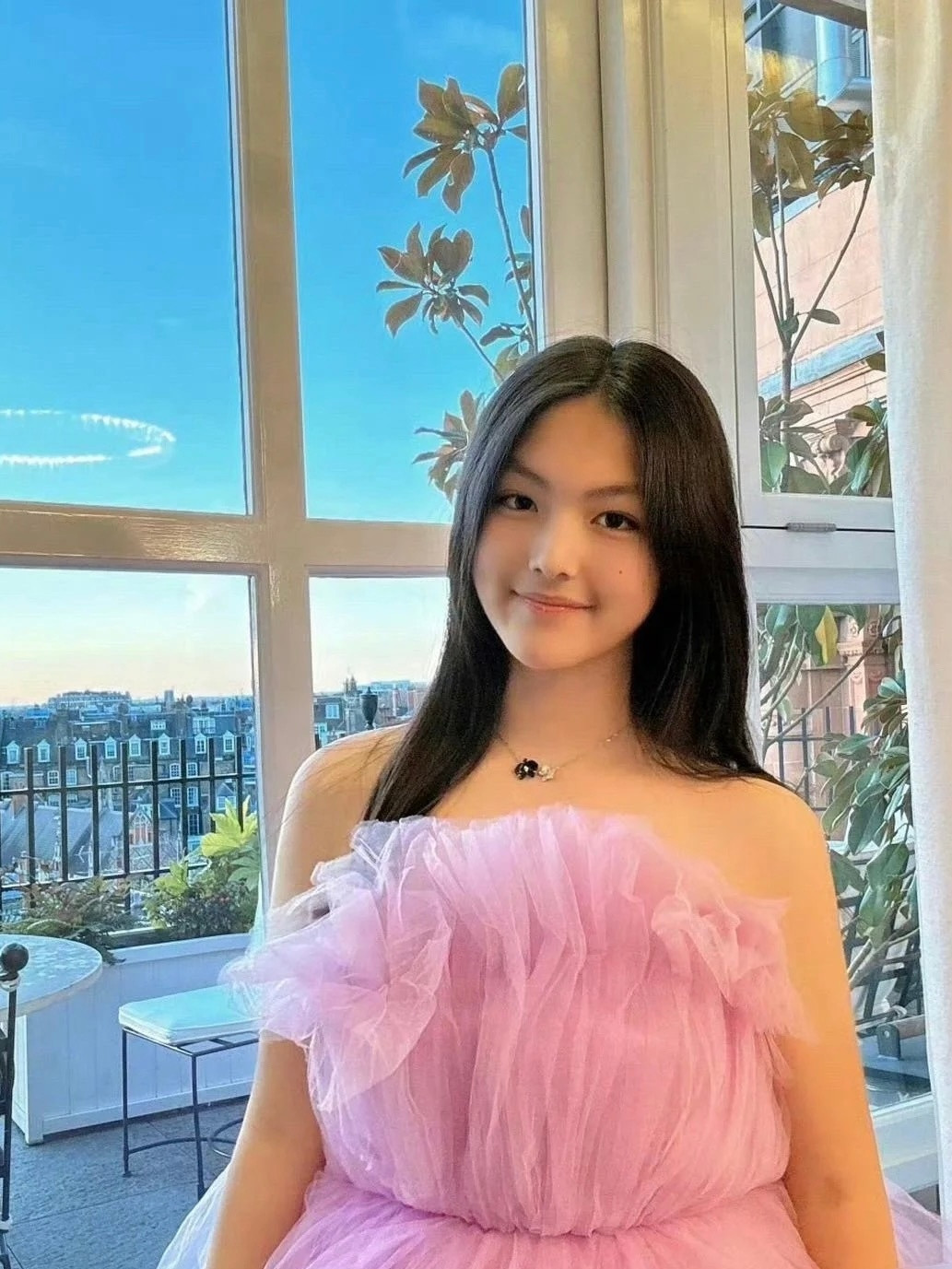 王诗龄和黄多多的照片对比，英式教育和美式教育的区别具象化了​​​