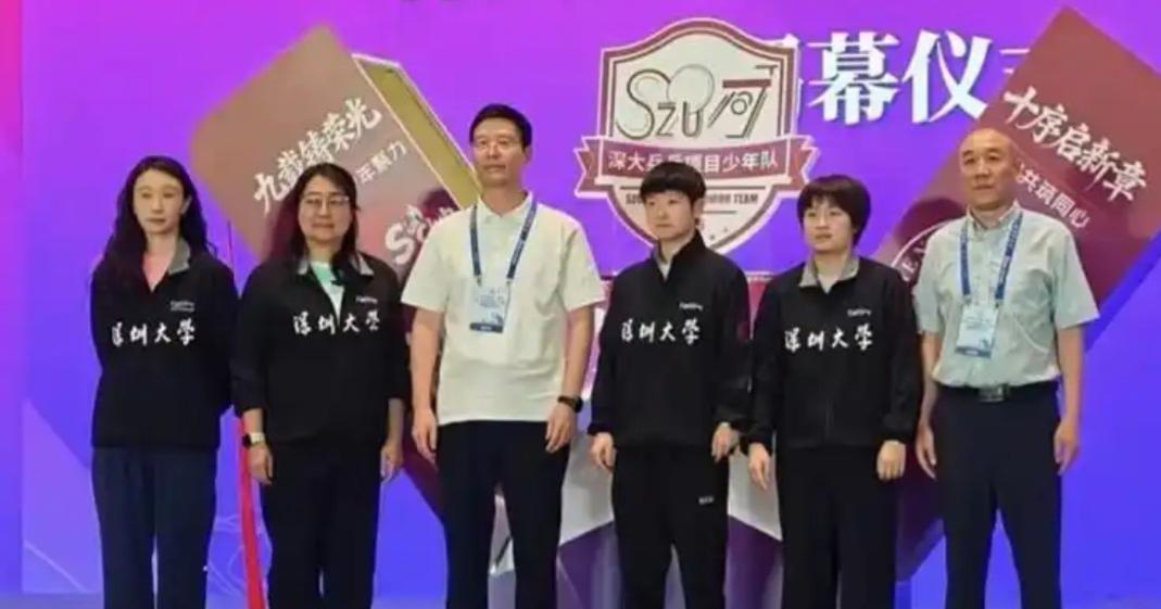 又有人向孙颖莎表白了！有消息说前两天孙颖莎参加深大活动有人向莎莎爱的表白。