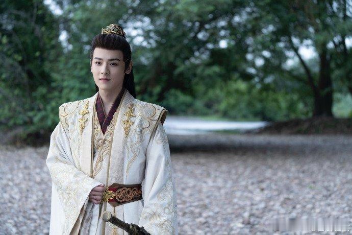 三部剧拼拼凑凑看完了琅琊王的一生“拼凑着看完《少年白马醉春风》《暗河传》《少年歌