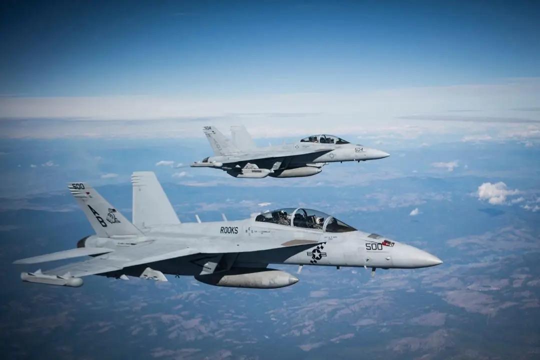 超100枚导弹连夜突袭！美军反恐背后藏着全世界都关心的真相当叙利亚沙漠的夜空