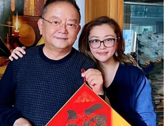 [啤酒]1996年，王刚花200万送女儿出国留学，没想到她却要嫁给老外，王刚极力