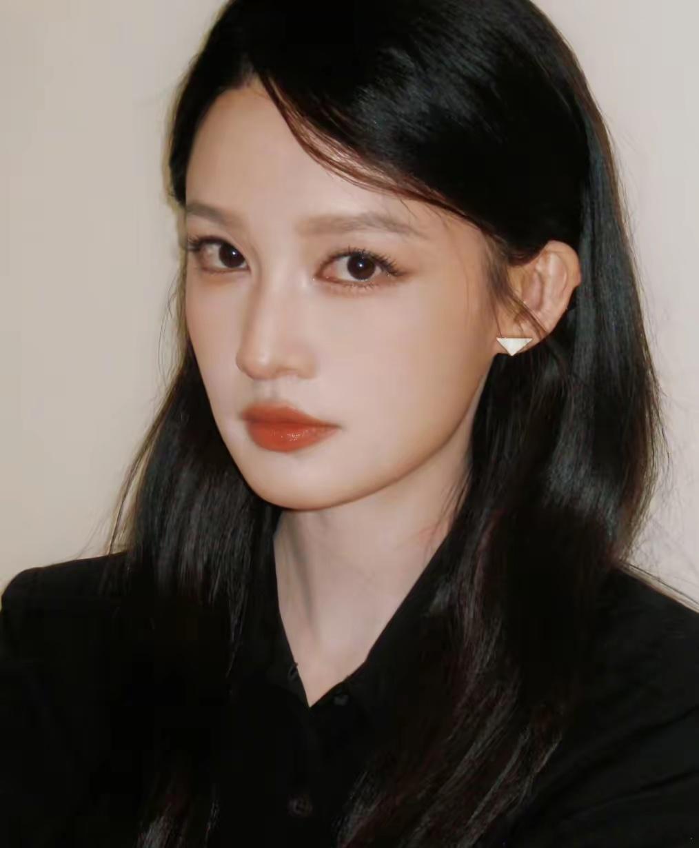 李沁接住这破天的富贵收拾收拾，准备升咖吧！35岁，人美，演技好，人品好，优秀代表