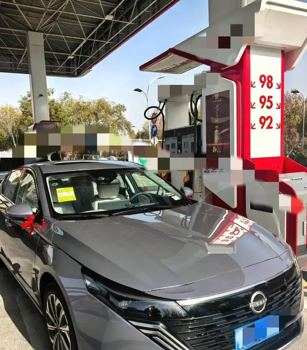 很多人被“12.98万起”这行字骗进店，销售一套“今天不订明天就涨”“这台展车给