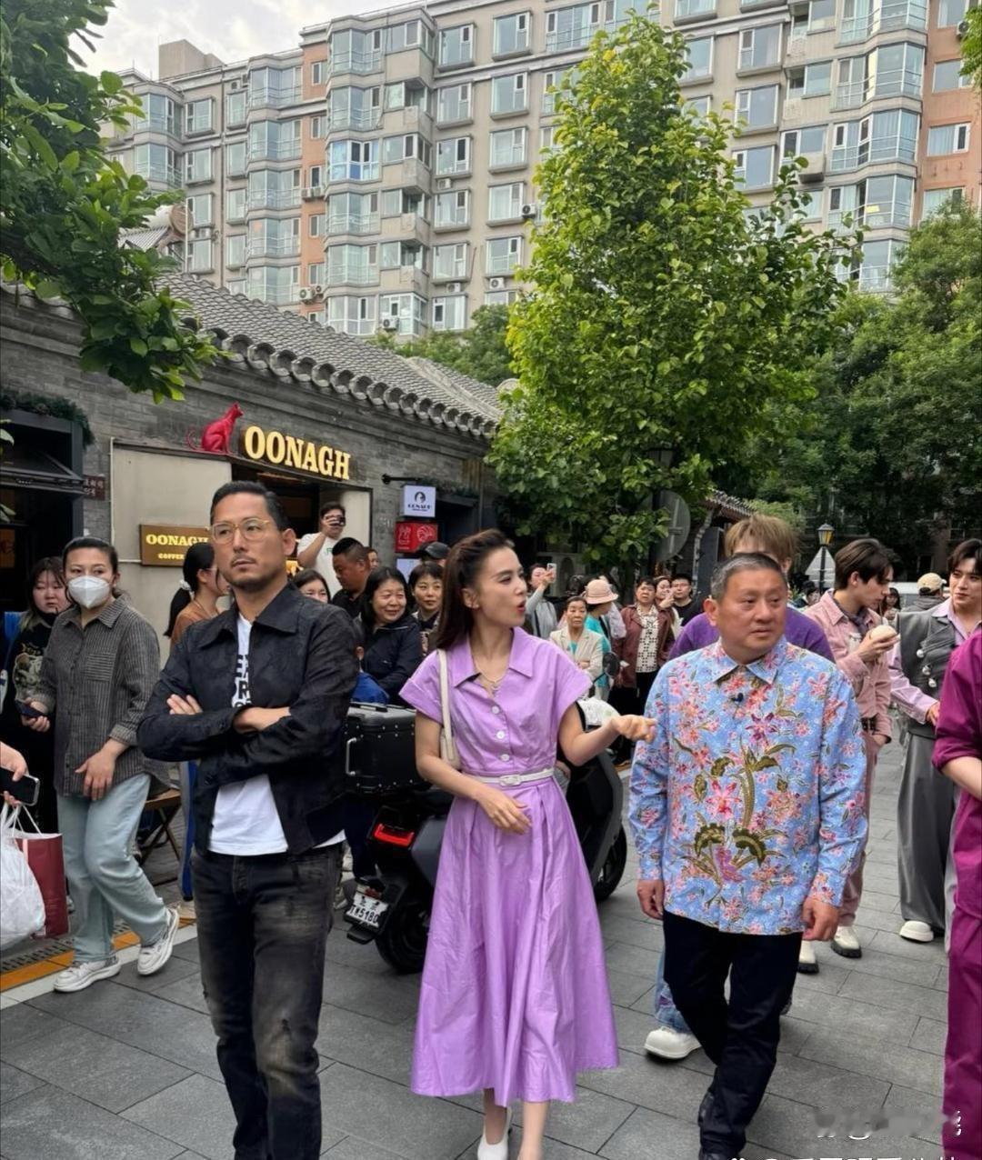 黄圣依⁠真‏⁠⁠人⁠‏真的⁠超好看，比⁠镜头‎里还‏美，颜值⁠‏太‎能﻿打了﻿‏