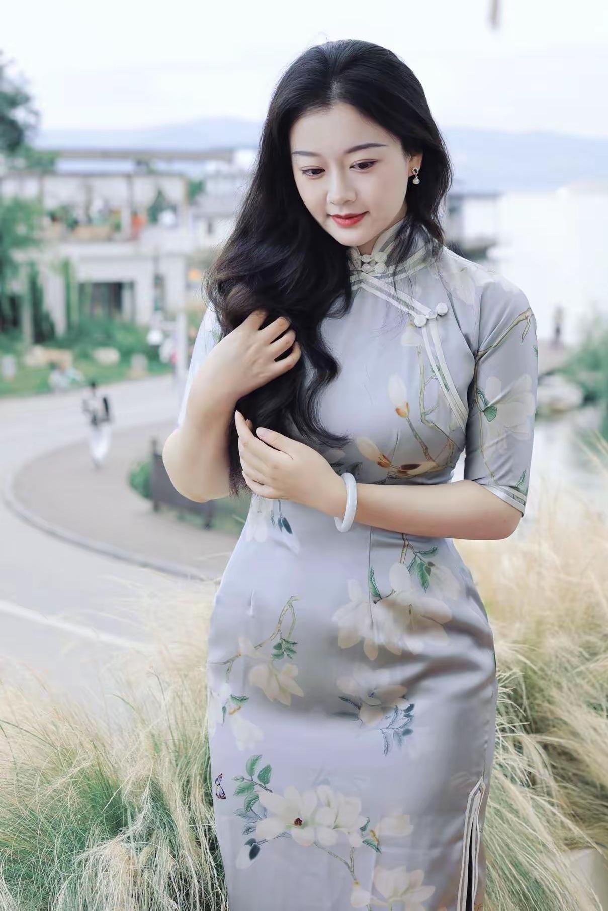 对于他人的建议和意见，要认真倾听并思考，但不轻易被左右。