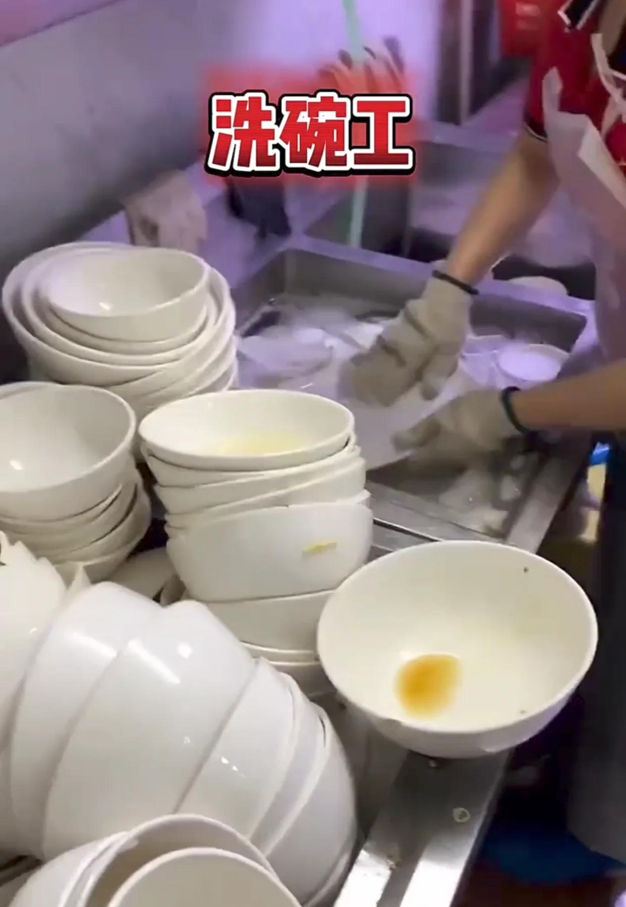 月薪2500招洗碗工，换了三个人都干不长久，别骂现在人“不踏实”了，问题根本不在