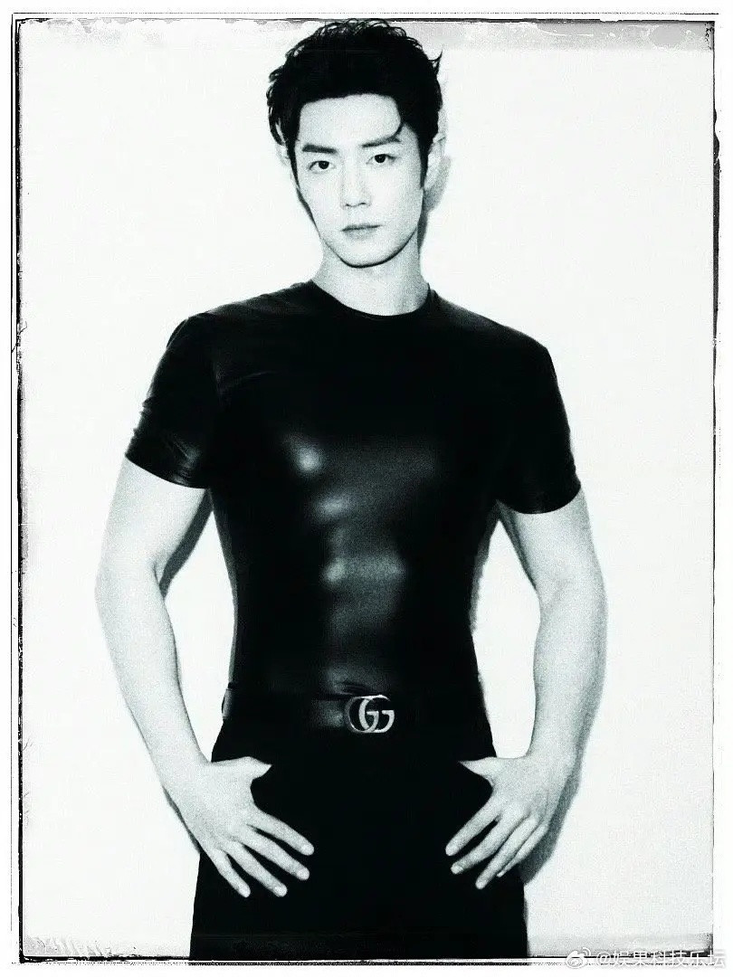 。肖战看起来斯斯文文，没想到身材这么有料啊