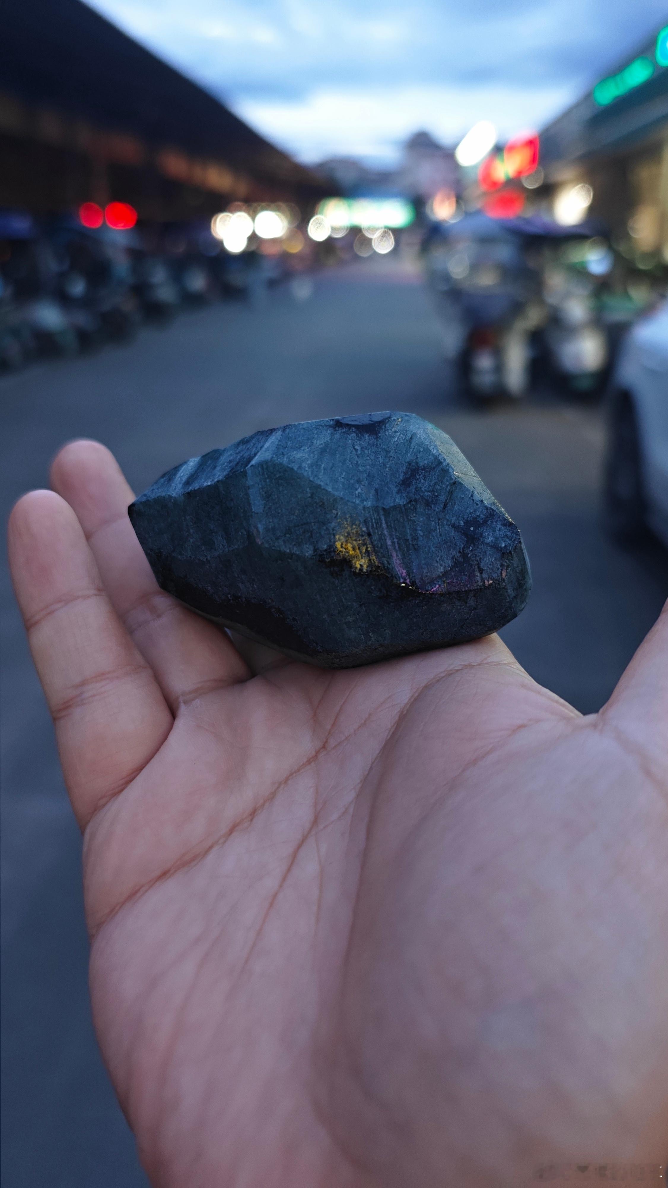 自驾3000余公里，从南京开蔚来辗转一路换电到瑞丽，带儿子看姐告国门，赌石。切了