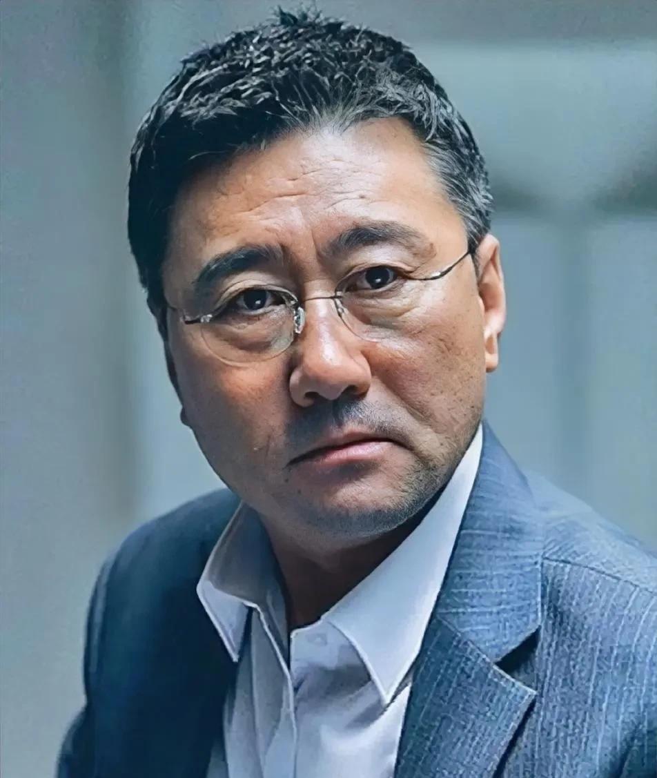 崔政宇走了，现在最难过的除了郑安娜应该就是孔孝真了吧，毕竟崔政宇可是他的父亲