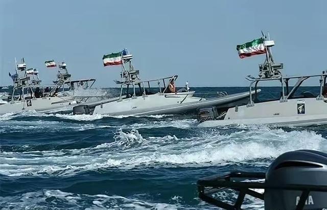 伊朗海军的舰艇是小了点，但是世界海军第一强国的美军，见到了伊朗海军都瑟瑟发抖！原