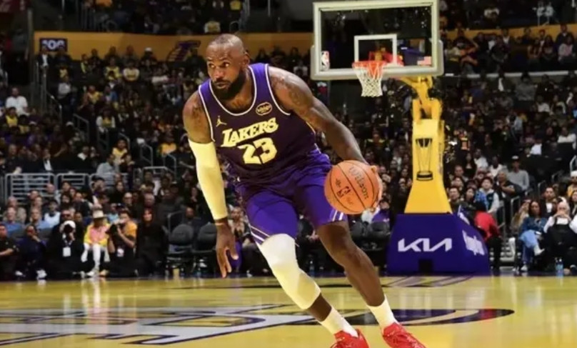 恭喜老詹首个20+，熟悉的感觉回来了！今日洛杉矶德比战，詹姆斯继续出色发挥，