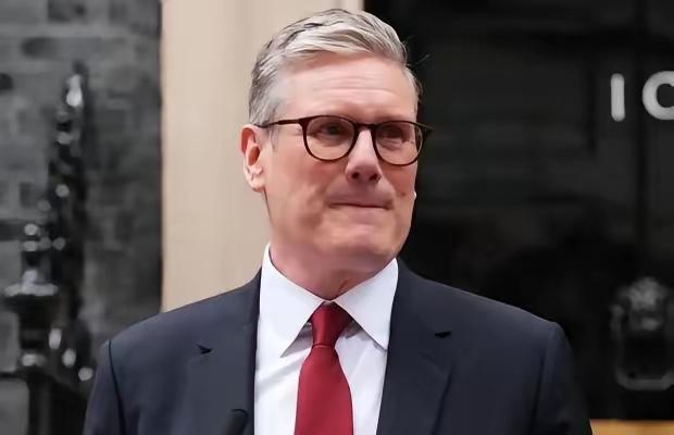 中英关系要比彻底变天了！英国那边动静不小。5月8号路透社放消息，说他们要派1