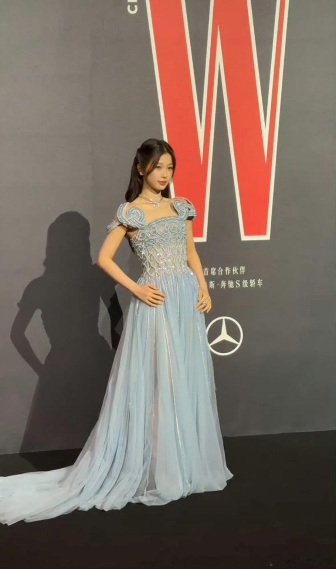 她的红毯造型好像永远都是这种造型​​​
