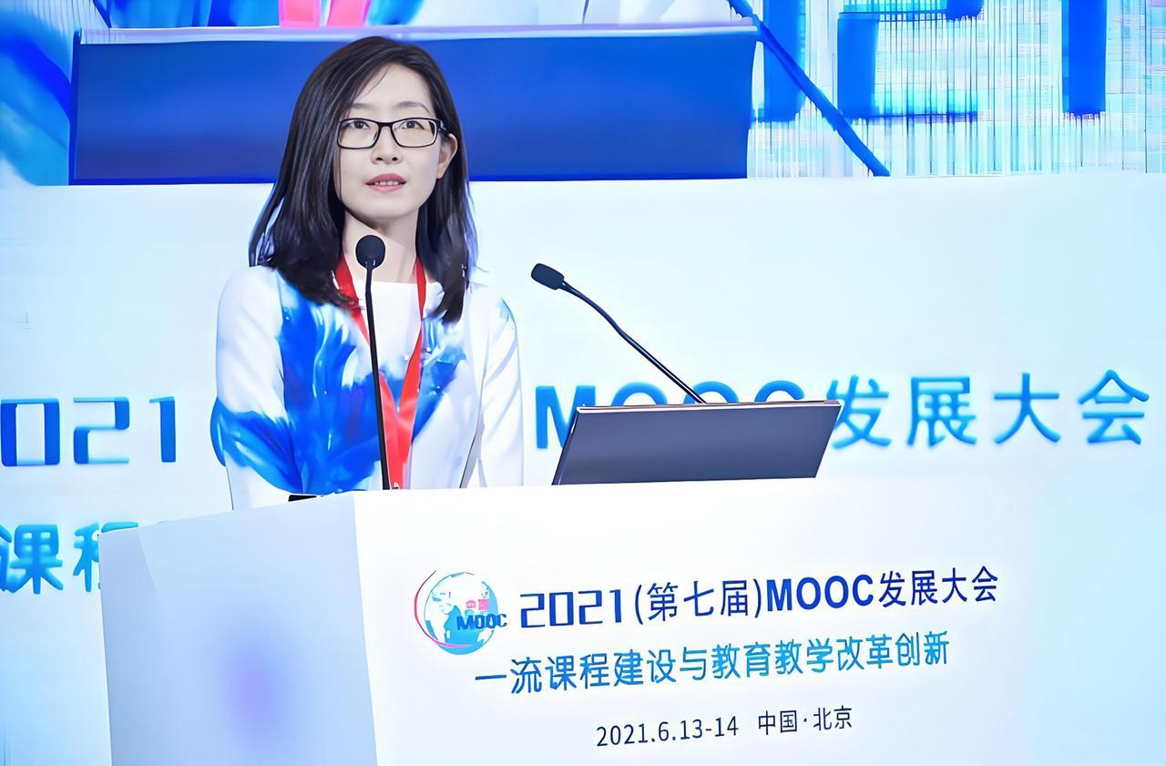 如果我说她是国内大学女校长的天花板，你认可吗？她是西南石油大学的副校长王杨，