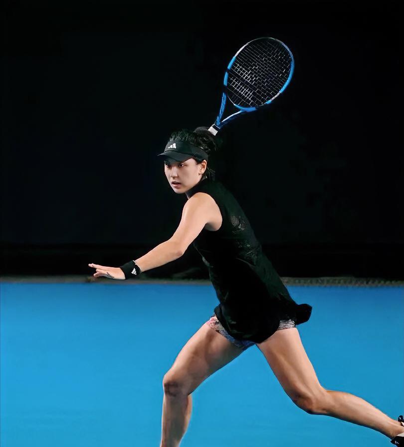 王欣瑜距首个单打冠军又近一步！！在刚结束的WTA250布拉格站女单首轮，世界排