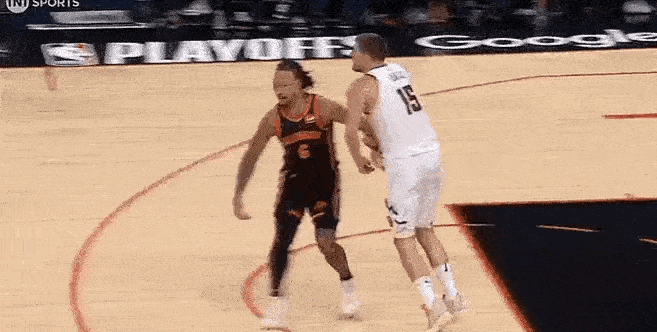 约基奇这250多斤的体重压下来，谁能扛得住？这是最近几个赛季，约基奇最遭人诟