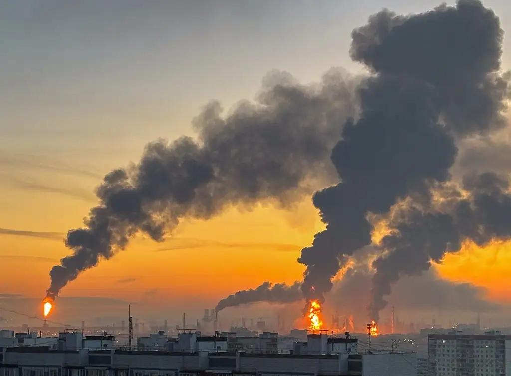 今天俄罗斯迎来大规模无人机袭击，其实可以看成是乌克兰危机的一个重要节点。首先
