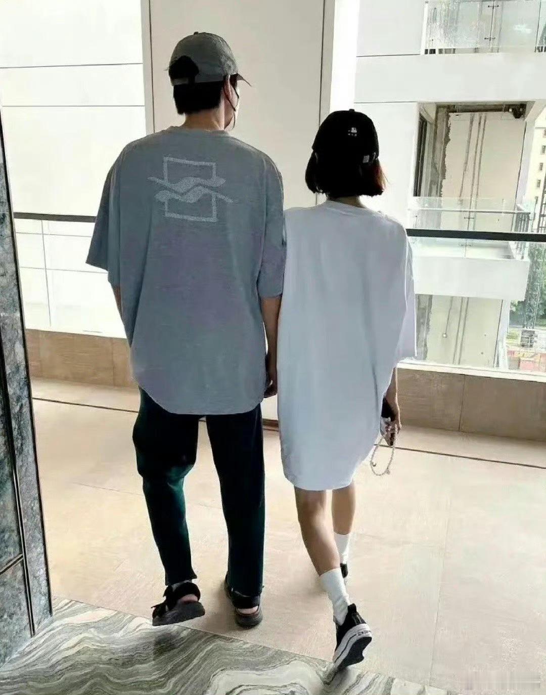 秦岚魏大勋分手了吗我觉得秦岚和魏大勋没有分手我一个一个来解释啊1️⃣在白冰问秦岚