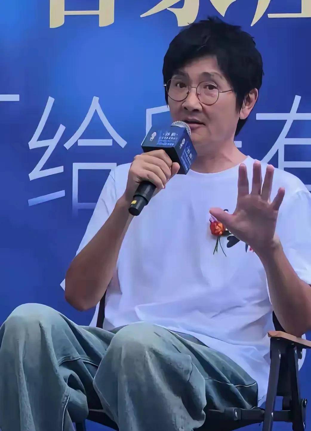 孙楠暴瘦都快认不出来了，年轻时减肥都没成功，怎么到了中年反而瘦成一道闪电，都瘦脱