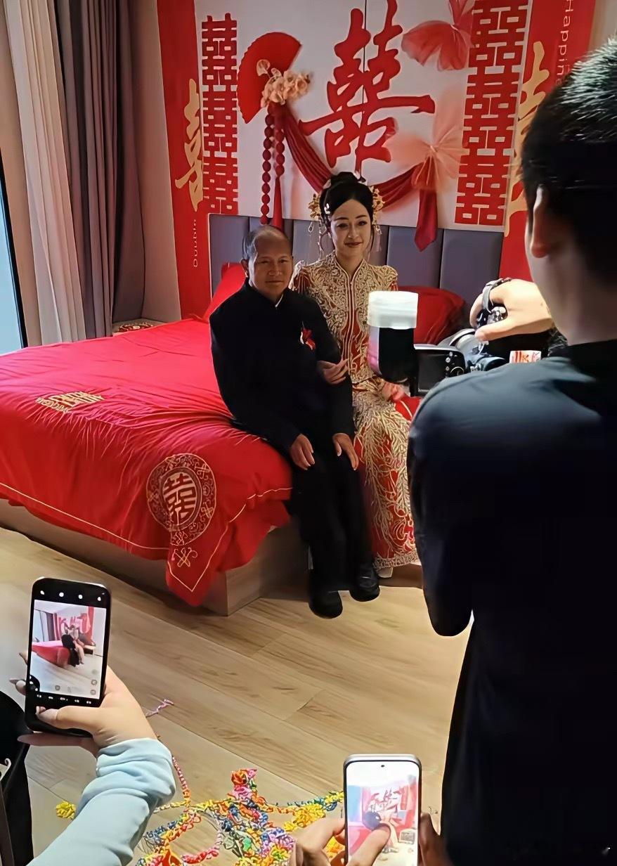 河南，72岁的男生找个27岁的媳妇，这老头一定是多财多艺。要不然这美女不会嫁给他