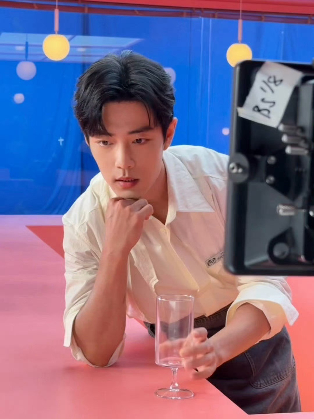 肖战这帅脸就适合怼脸拍，对我眼睛很好