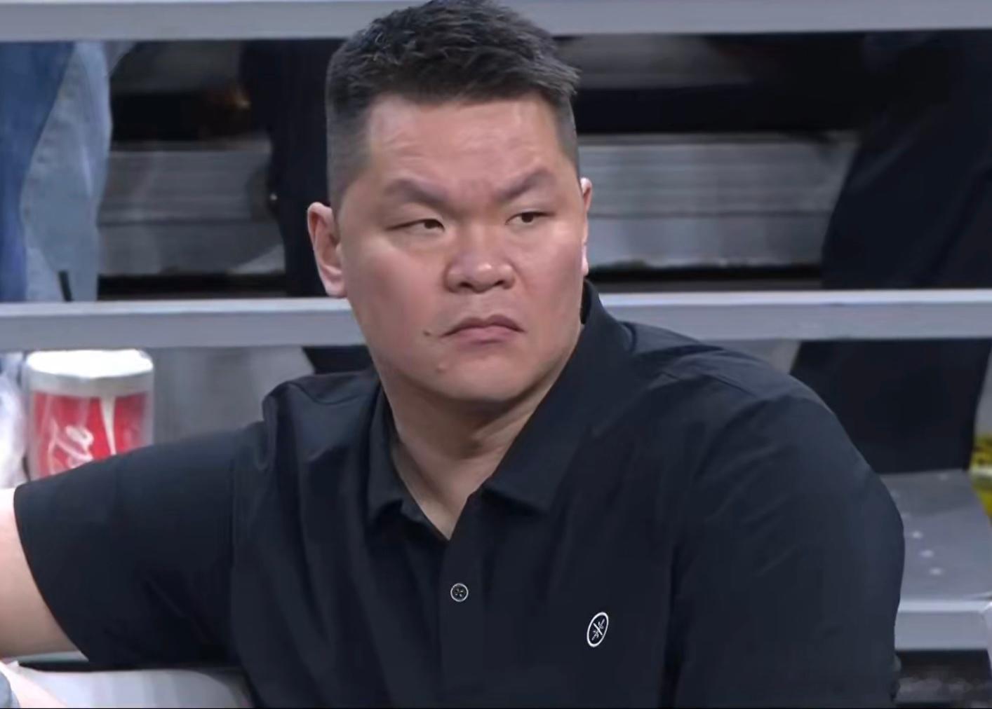 杜锋、徐杰、徐昕的赛后采访来了了！广东以76比93惨败广州男篮后，赛后的采访台，