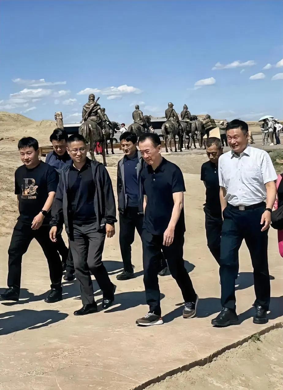 王健林71岁还在忙活，儿子快四十了还在浪，会不会愁家业无人继承？
