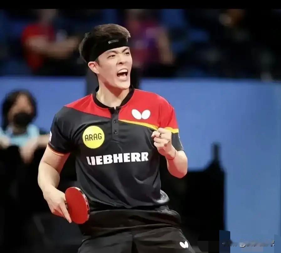 同为华裔：张本智和邱党，差异怎么这么大？邱党和张本智和，两人比赛时，我发现加