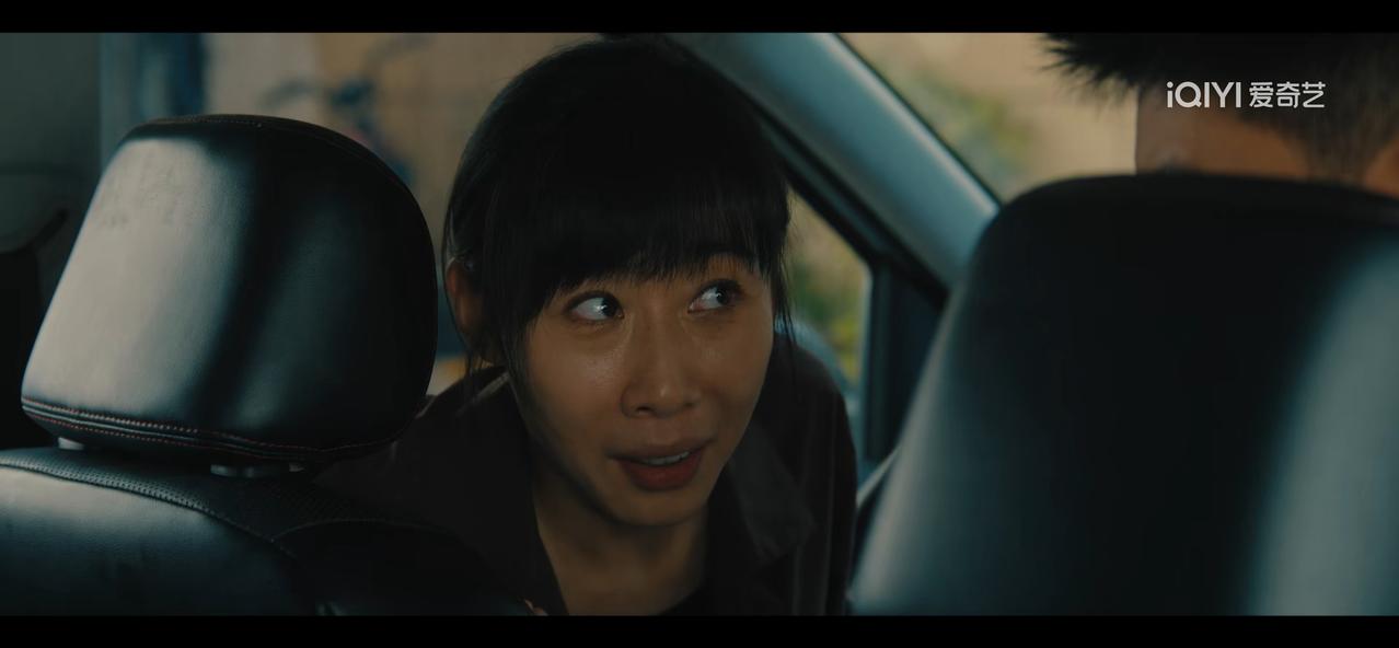 《除恶》同样都是警察，在调查糖块事件上，胡文静比金龙正慢半拍，只因为胡文静犯了一