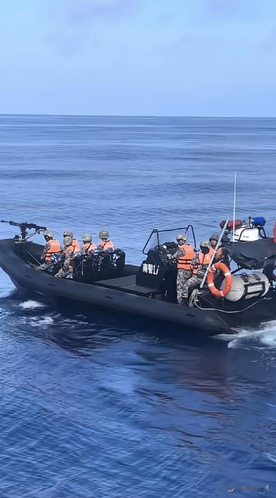 强烈建议把重机枪前面加一块防弹钢板，这样可以避免万一发生交火可以更好的保护射手进