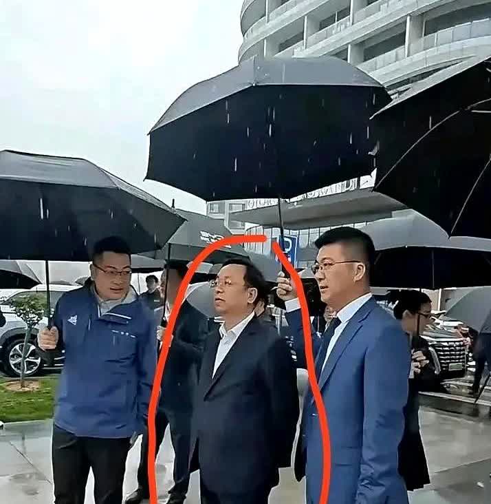 比亚迪这次真干错的，长城魏总才说汽车界的恒大出现了，比亚迪的李云飞就跑来对号入座