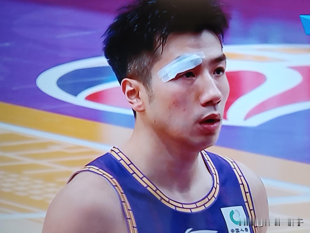 邱彪最后时刻出昏招，比赛还剩三分钟，把没有睡醒的陈培东换上去，也预示着山东男篮拼