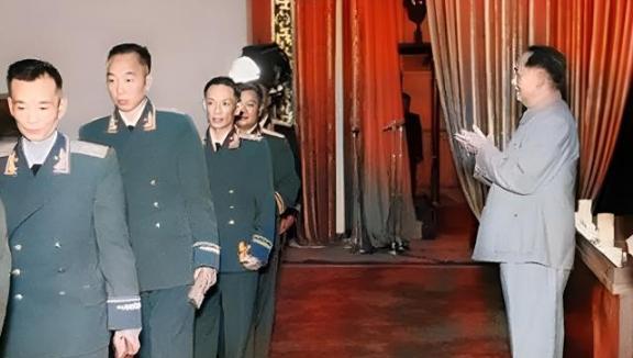 1955年时，四野名将聂鹤亭原拟被授予中将军衔，但他对此有些个人情绪，他是粟裕的