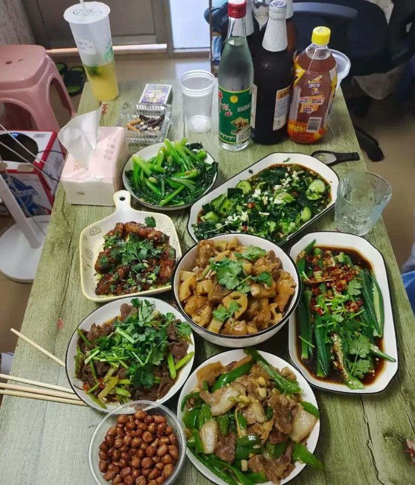 这顿菜，在外面吃得200多，在家做，省了一百！