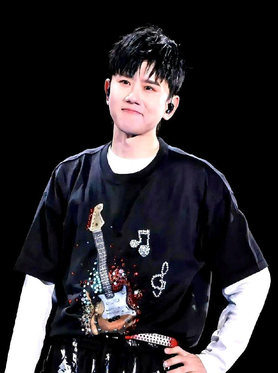 内娱顶流里，张杰怕是最不爱和路人争对错的那个。2026年鸟巢首轮12万张门