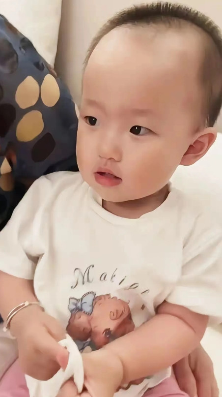 吉祥和闪闪都是金饭碗小小年纪就成了家里的顶梁柱如果没有闪闪黄一鸣凭什么在