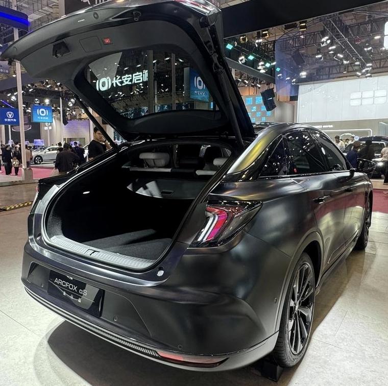 我国首批L3级（有条件自动驾驶）车型的准入许可。1.长安深蓝SL03：城市