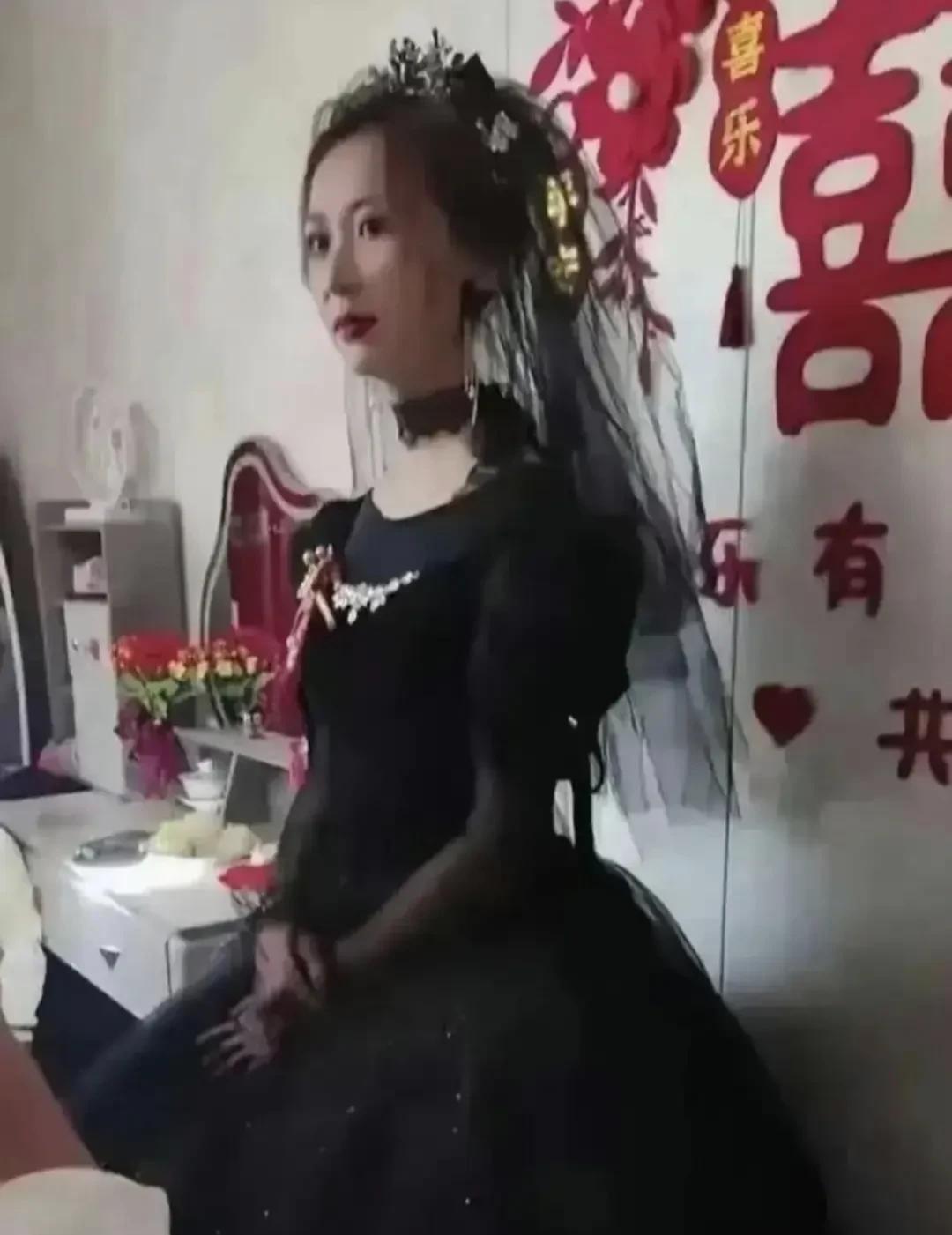 第一次见穿黑婚纱结婚的，有什么说法吗？[doge]