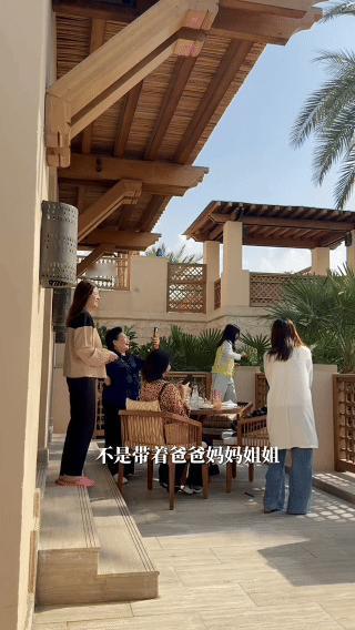 伊能静从产后忧郁到自信曾经被产后忧郁困扰，敏感又无助，而有了孩子后，她更是把所