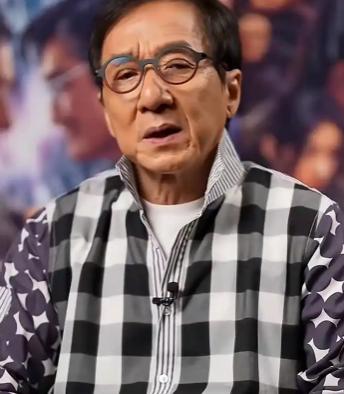 成龙曾说过，虽然这辈子我要钱有钱，要名有名，但唯独做错了一件事，我永远不能原谅自