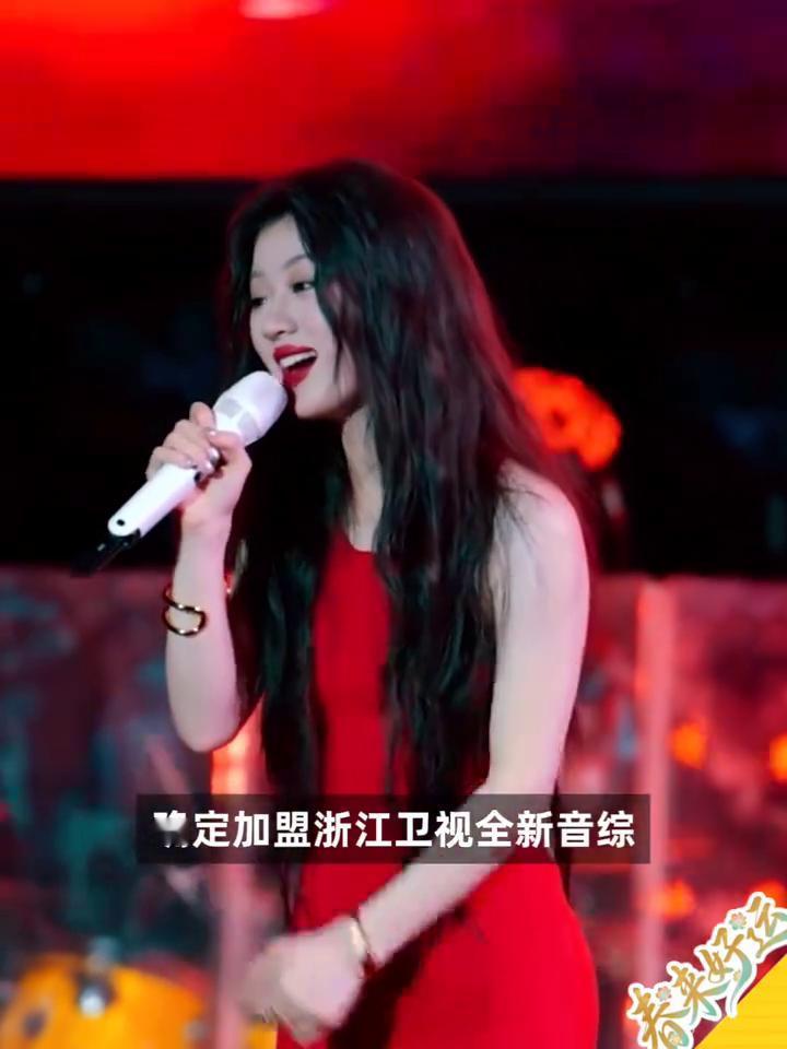 单依纯"李白"歌曲侵权风波后，首个音综已确定加盟《国粤无双》。李白侵权风波刚平