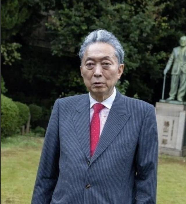 日本政坛炸锅！前首相鸠山由纪夫一番硬核发声，直接戳破了日本右翼不敢面对的真相：中