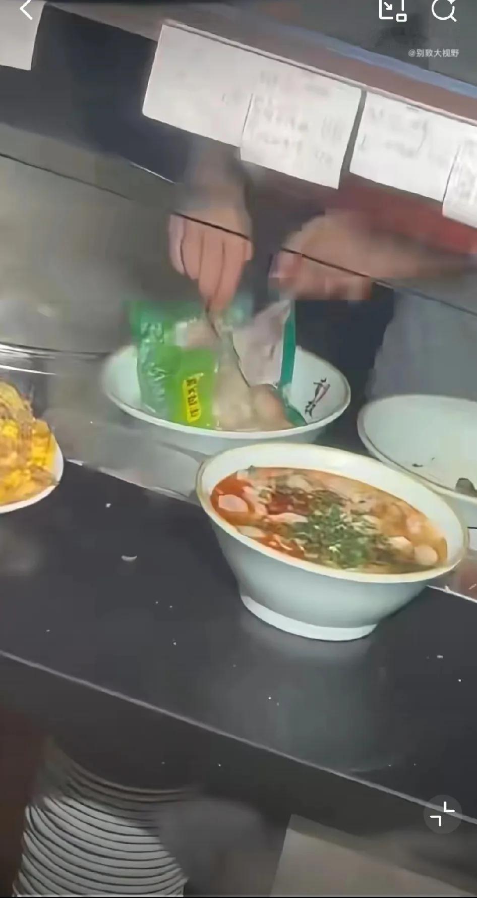 但凡有点可能，都不建议大家在外面吃饭。不要以为在外面的饺子馆吃到的饺子都是现