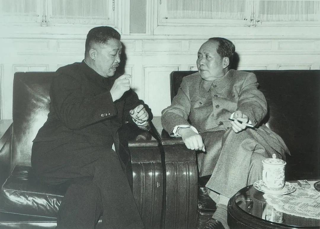 1973年，在八大军区司令员对调会议上，毛主席提到了贺龙元帅。他说贺龙的问题搞错