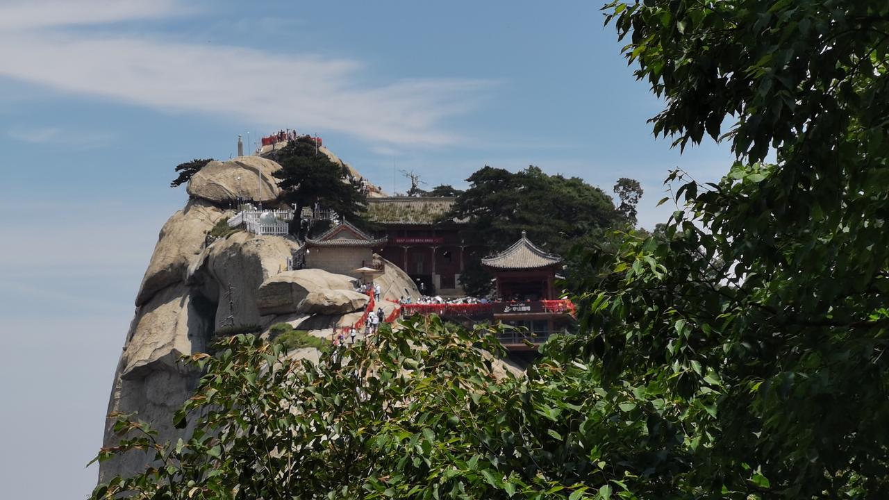 没有新的方向1、大盘在周末利好的催化下，继续反弹。涨幅超过6%的有208家，跌