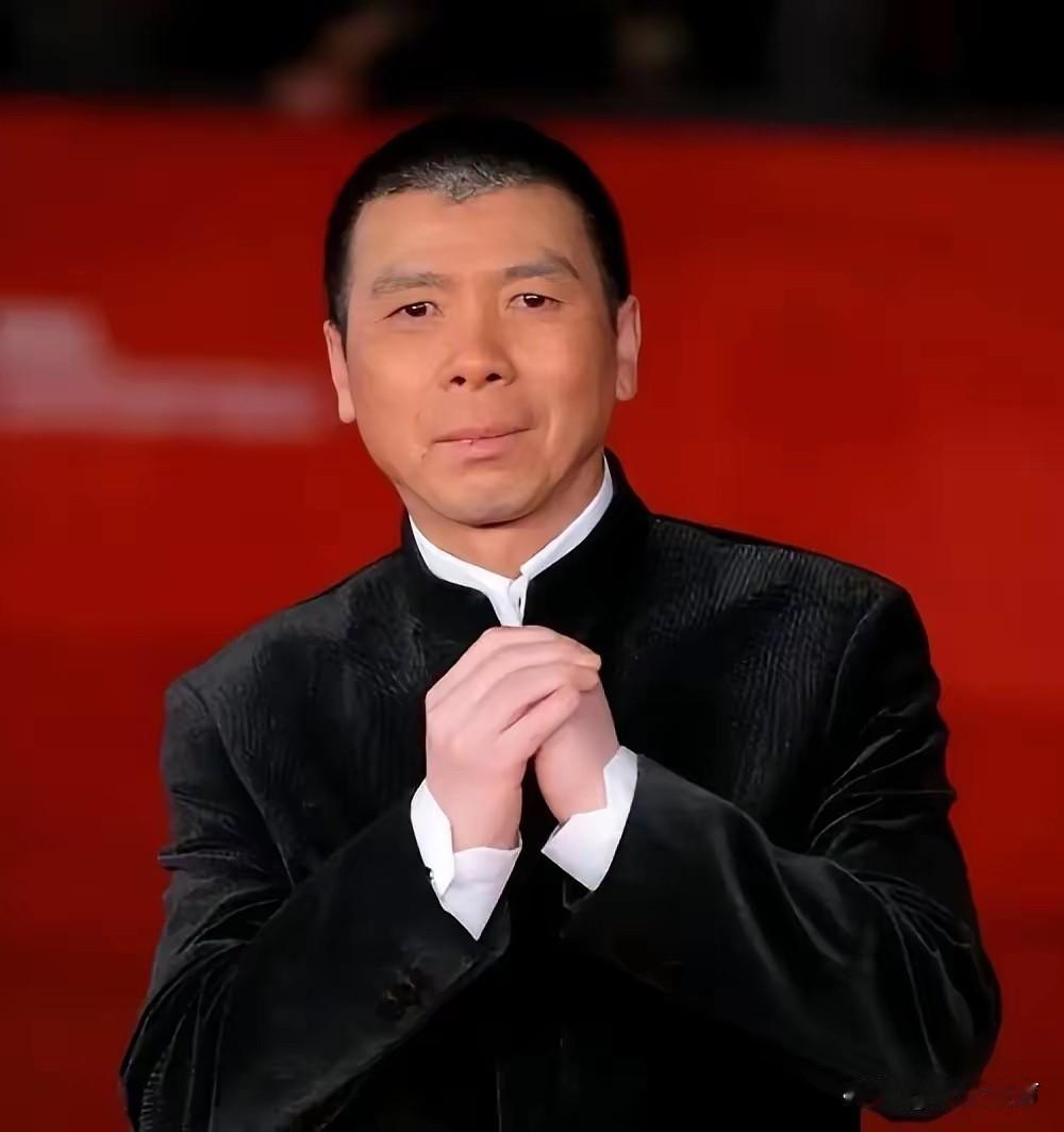 华谊兄弟衰落的起点就是从冯小刚导演的电影《我不潘金莲》开始的，那个时候华谊兄弟把