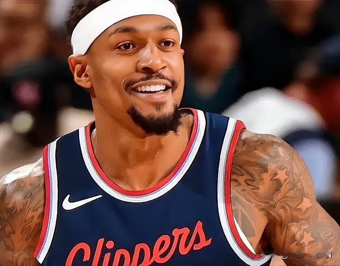 快船这首发阵容，简直就像在一堆乱麻里找线头，难排得很！比尔首发7分钟，就像一台故