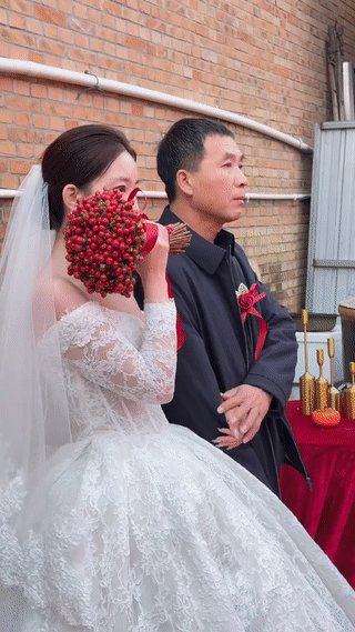 女儿出嫁最舍不得的竟然不是妈妈？而是爸爸？毕竟女儿可是爸爸贴心的“小棉袄”。